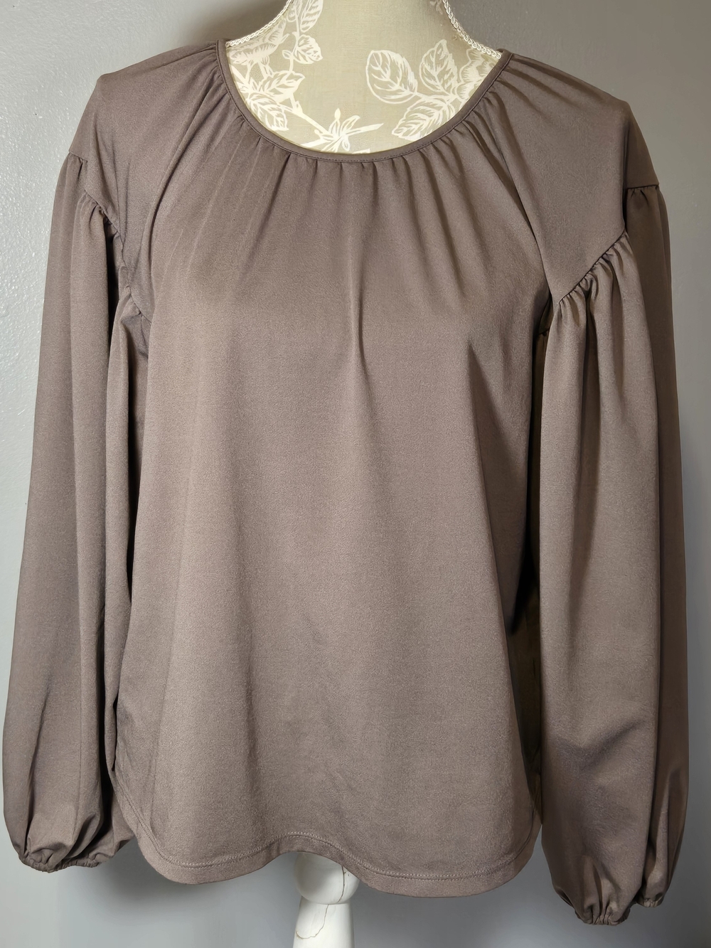 Womens Taupe Long-Sleeve Peasant Blouse